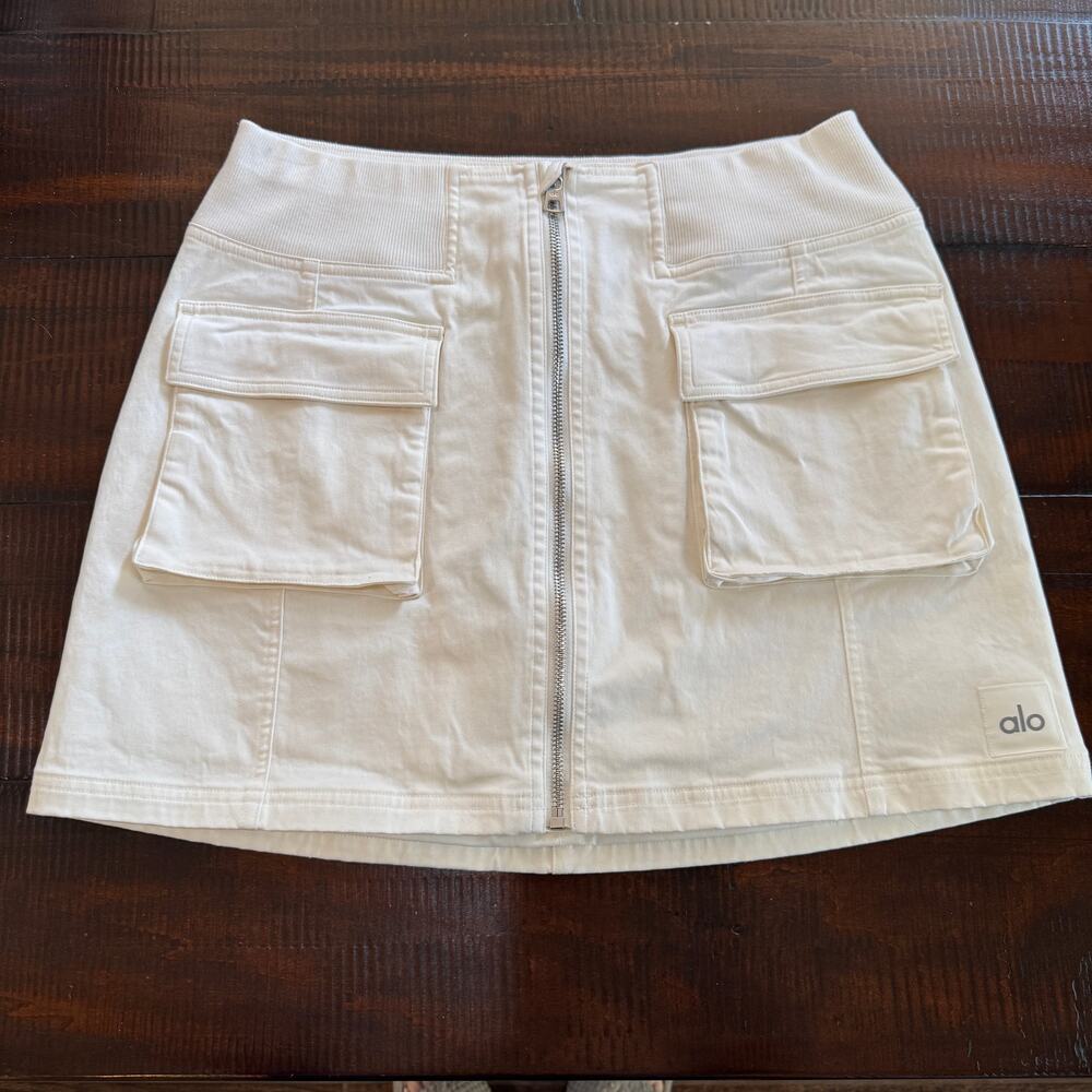 Alo Yoga Night Out Cargo Skirt Zip Front Ivory Size Large EUC W6403R - Picture 3 of 13
